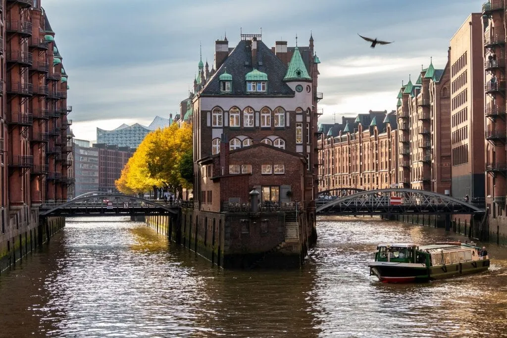 hamburg, speicherstadt, channel